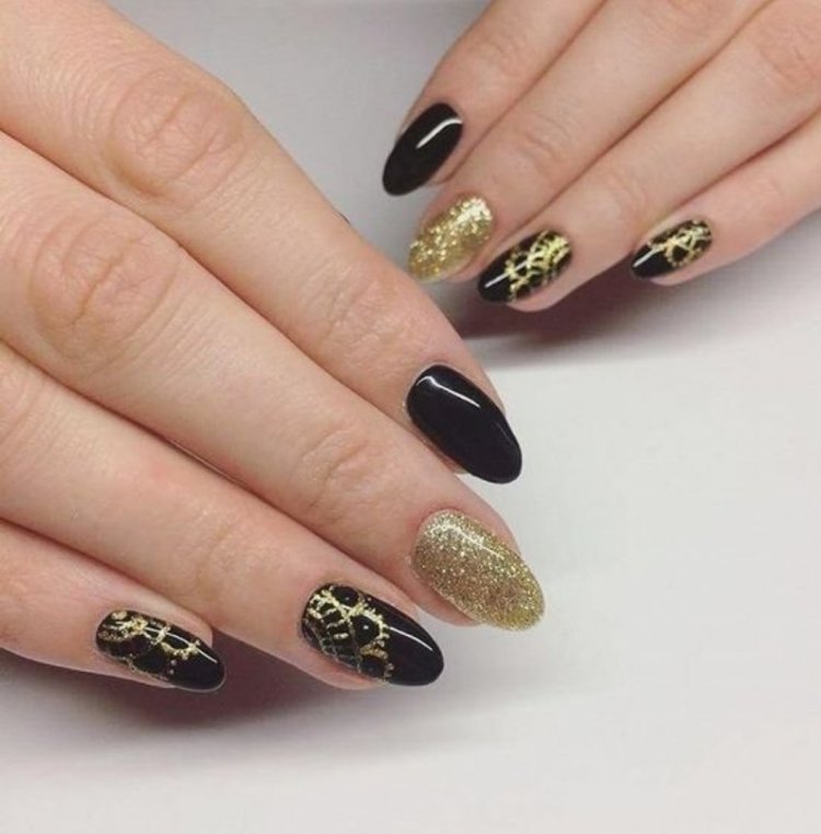 Черно-золотой маникюр