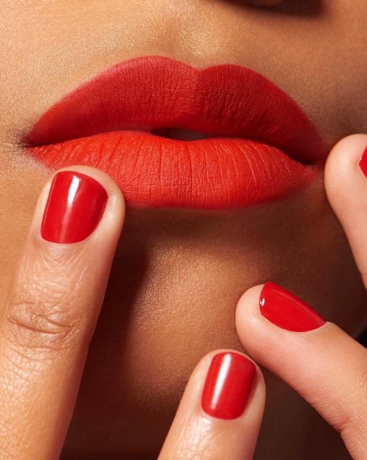 Малиновые ногти