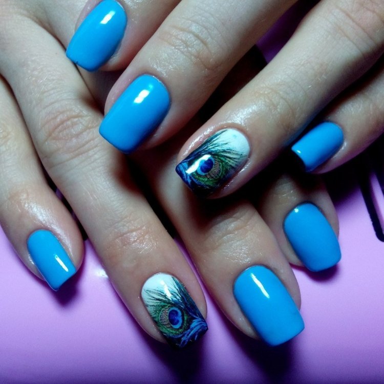Маникюр в бирюзово синих тонах