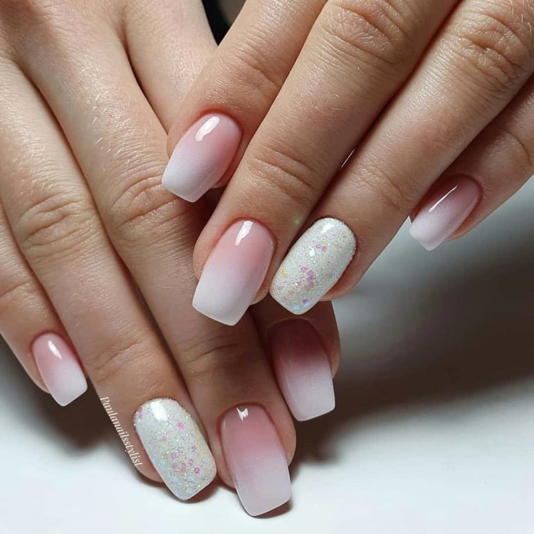Ніжний літній манікюр на квадратні нігті.