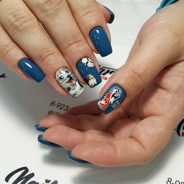 Маникюр бело серый с волной