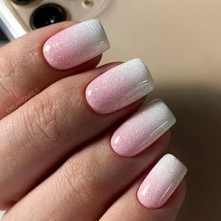 Рожевий манікюр.