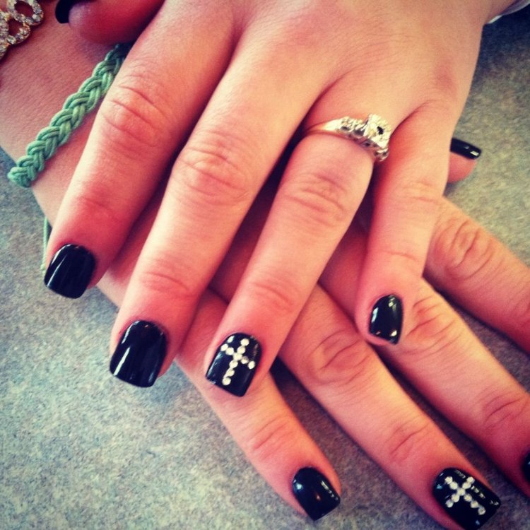 Ногти с крестом