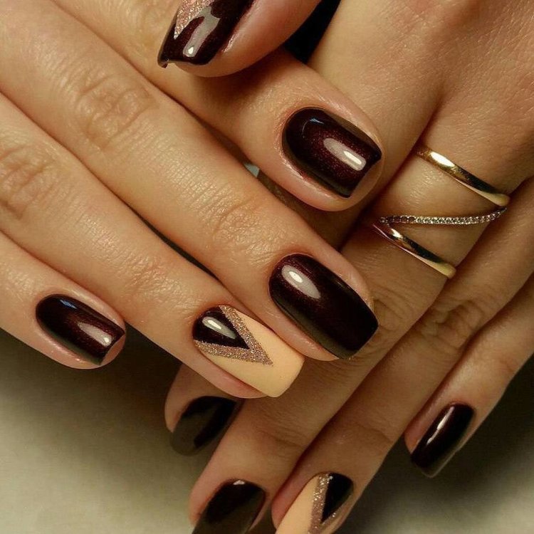 Ногти темные