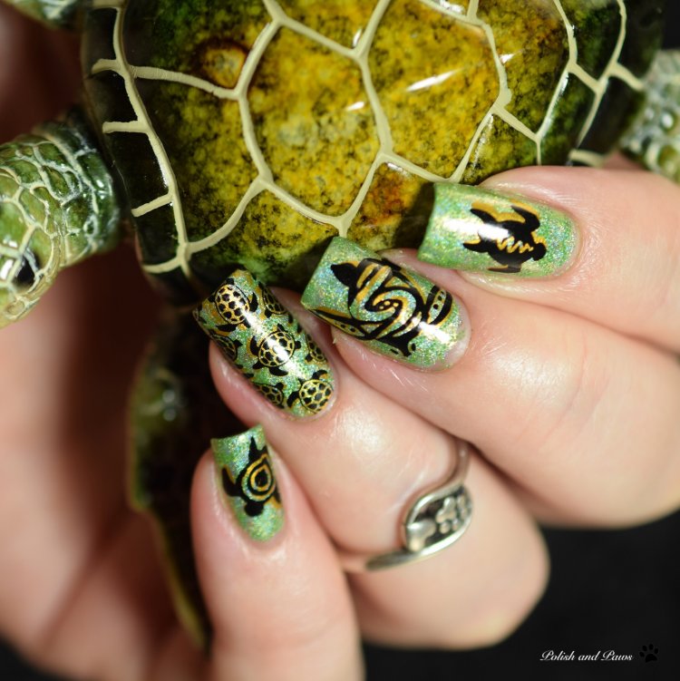 Черепаха на ногтях