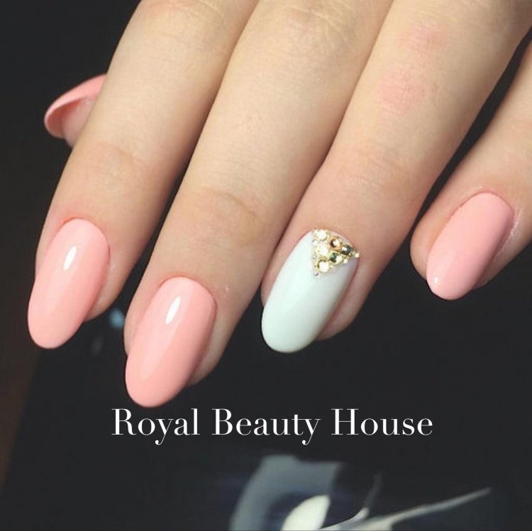 Овальний манікюр