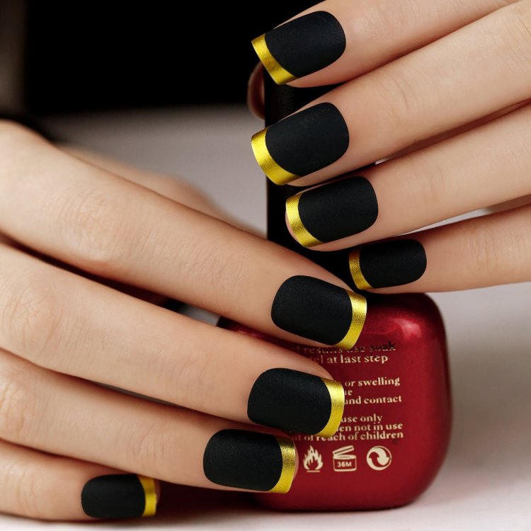 Маникюр жёлтый с черым
