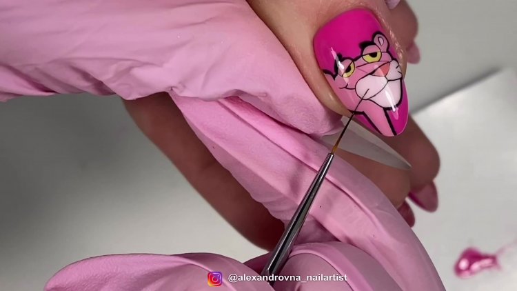 Маникюр красная кошка