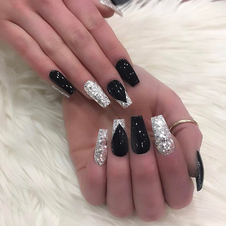 Черный маникюр