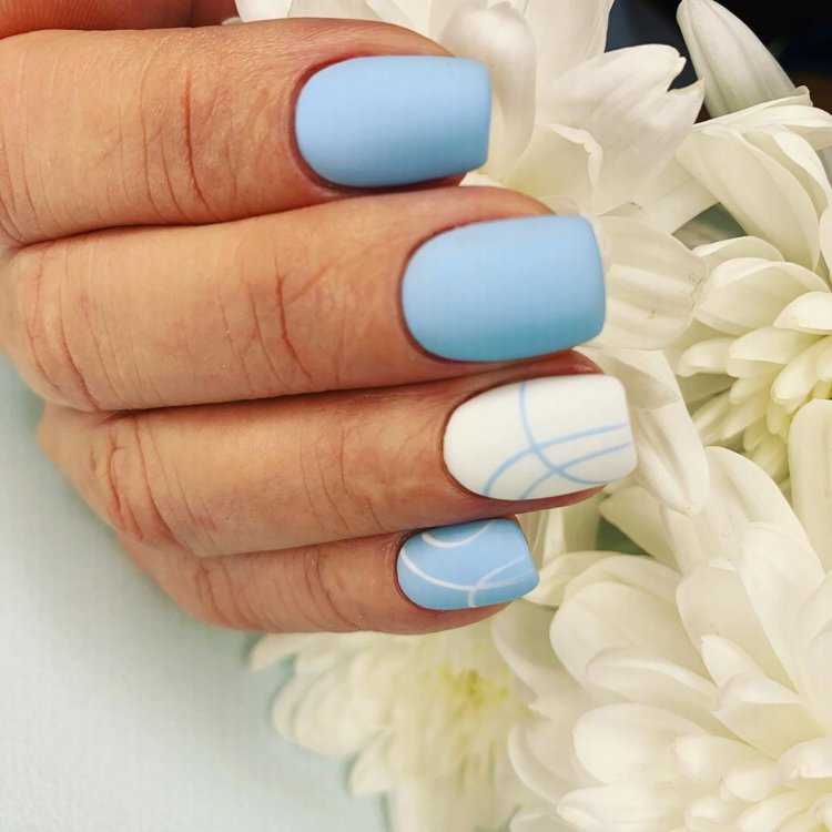 Ніжно блакитний манікюр