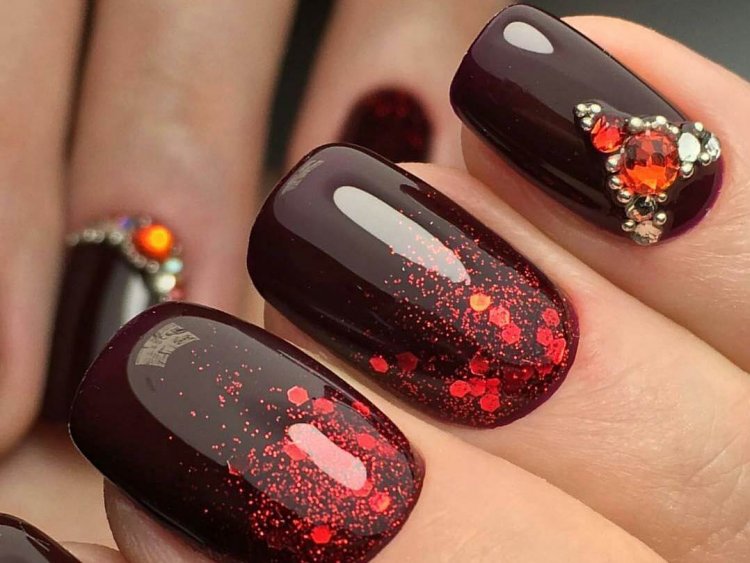 Бордові нігті