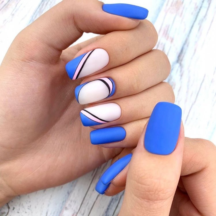 Ніжний бузковий манікюр