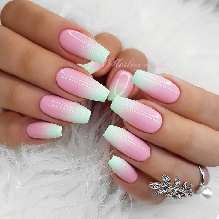 Ніжно рожеве омбре на нігтях