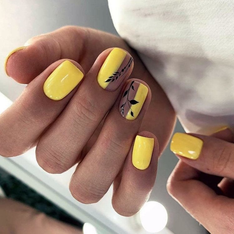 Стильный желтый маникюр