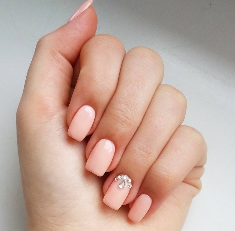 Ногти светло розовые