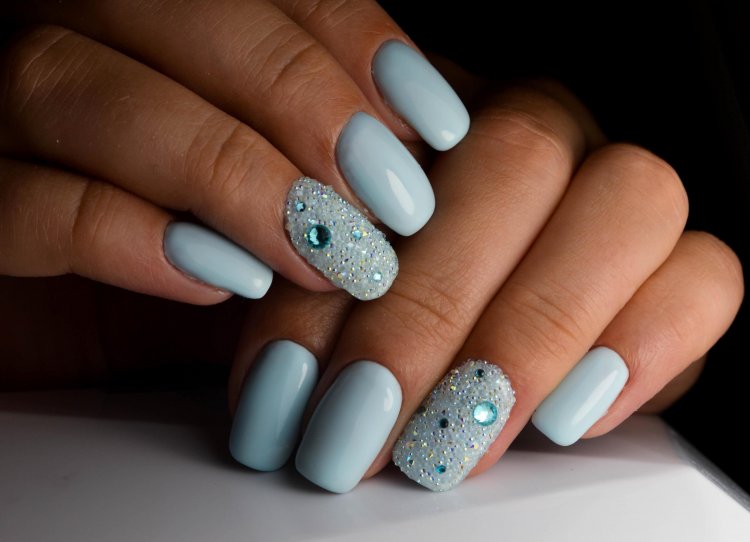 Ногти с крошкой