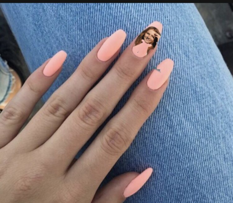 Персиковый матовый маникюр