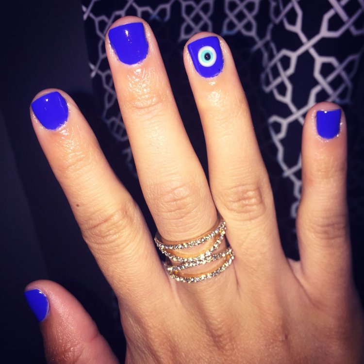 Манікюр з оком від пристріту
