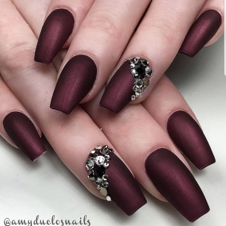 Манікюр однотонний матовий