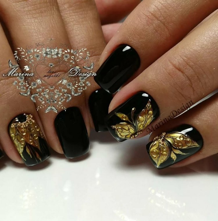 Ногти черные с золотым