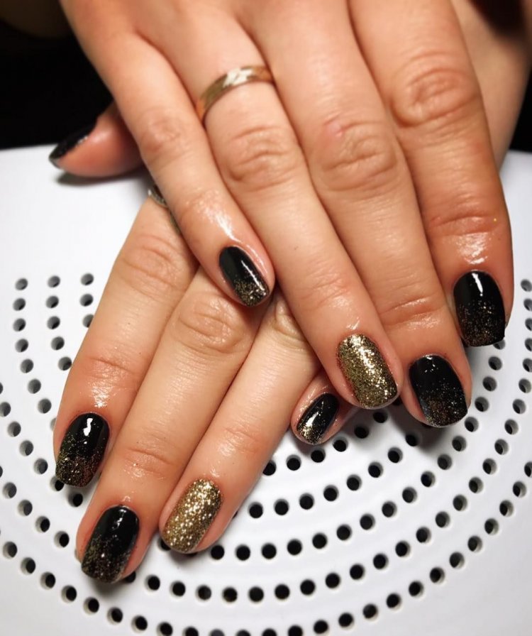 Идеи маникюра шеллак черные с золотом