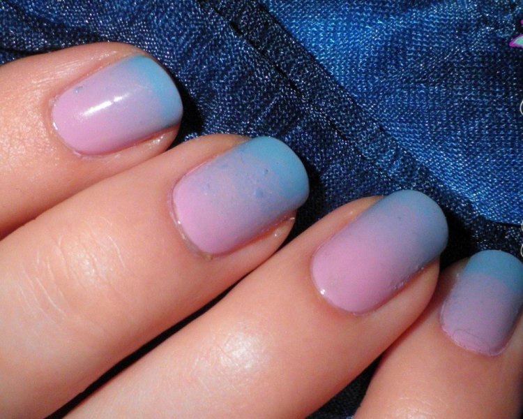 Градієнт на нігтях