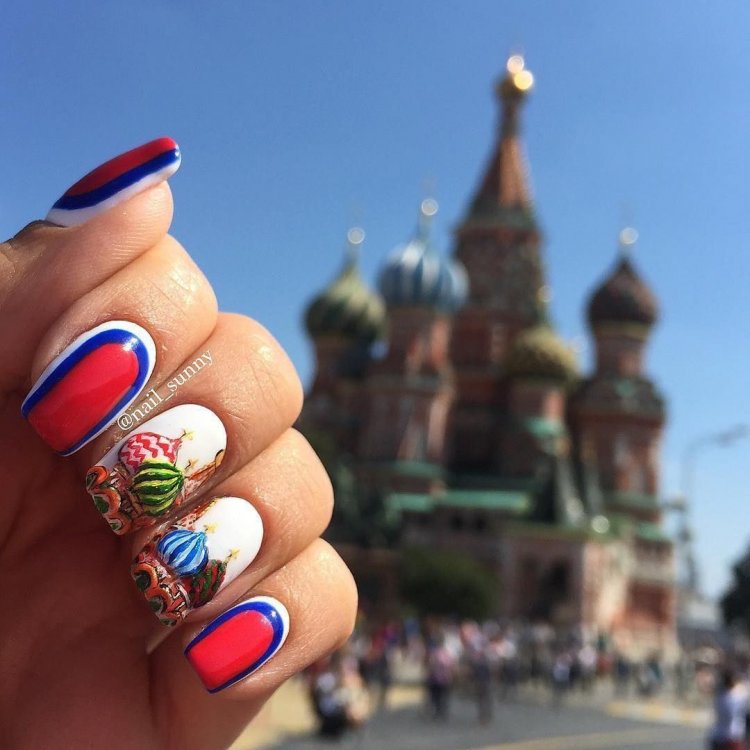 Нігті в стилі Gucci