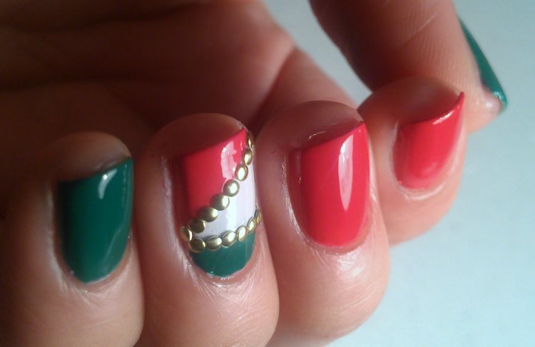 Італійський прапор на нігтях