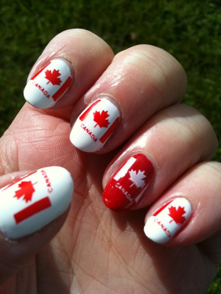 Манікюр з циганським прапором