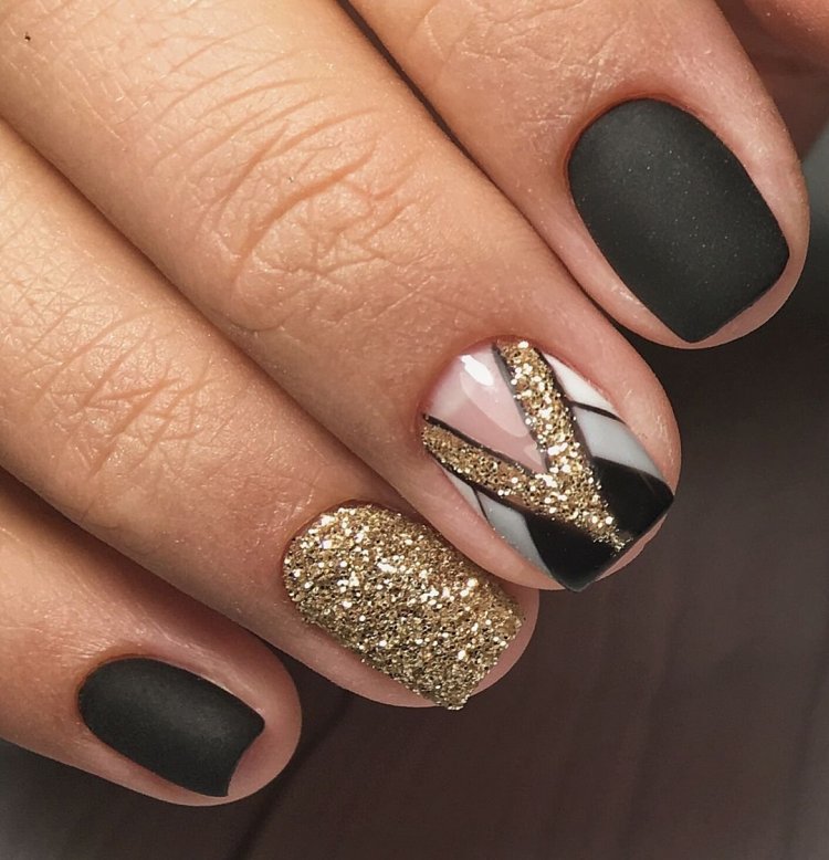 Чорно-золотий манікюр