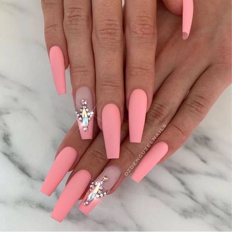 Красивый маникюр на ногти балерина