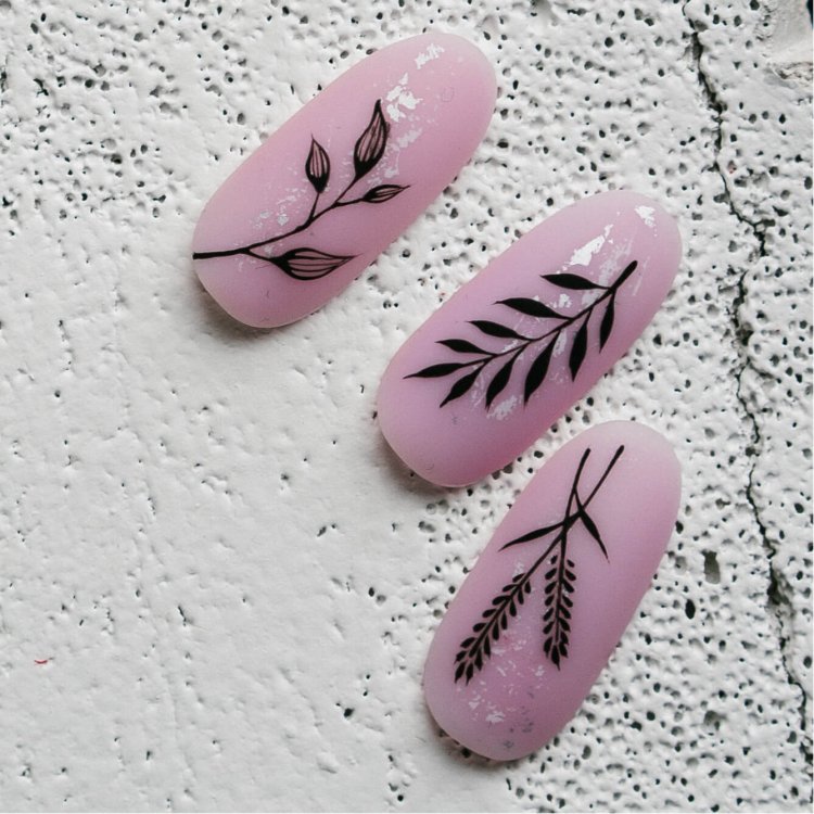 Тонкие линии на ногтях