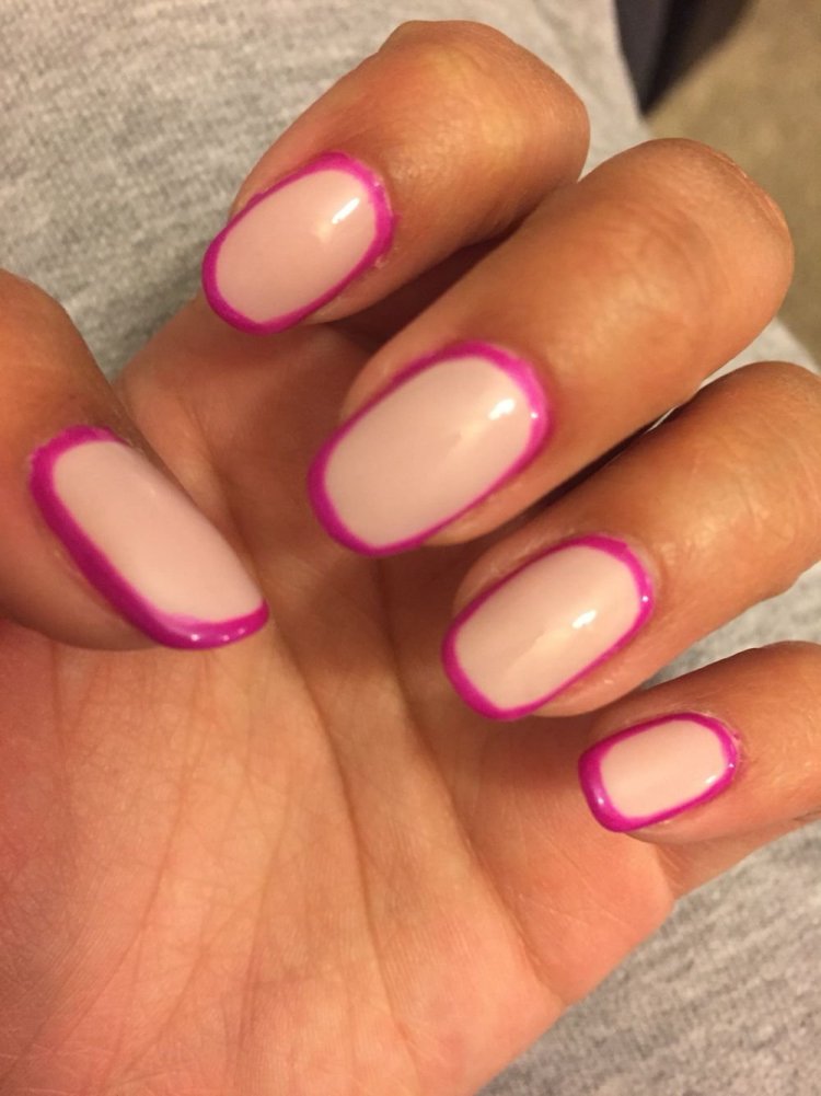 Маникюр розовым по контуру