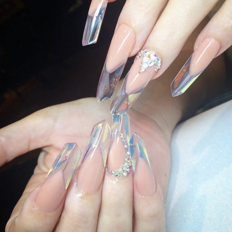 Хрустальный маникюр на длинные ногти