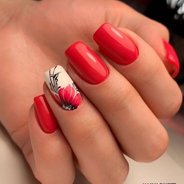 Нігті червоного кольору