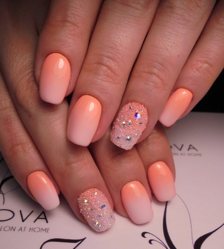 Маникюр на короткие ногти нежные персиковый
