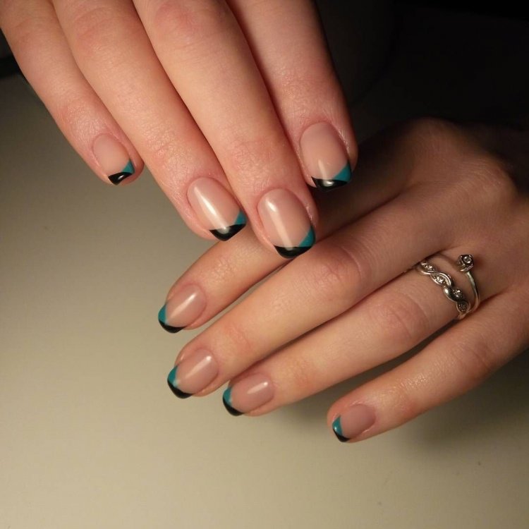 Цветной френч на ногтях