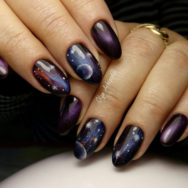 Ногти коричневые с бежевым