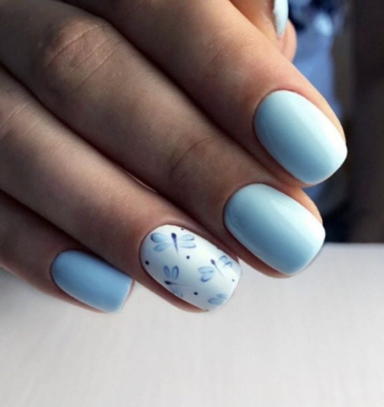 Голубой маникюр на короткие ногти