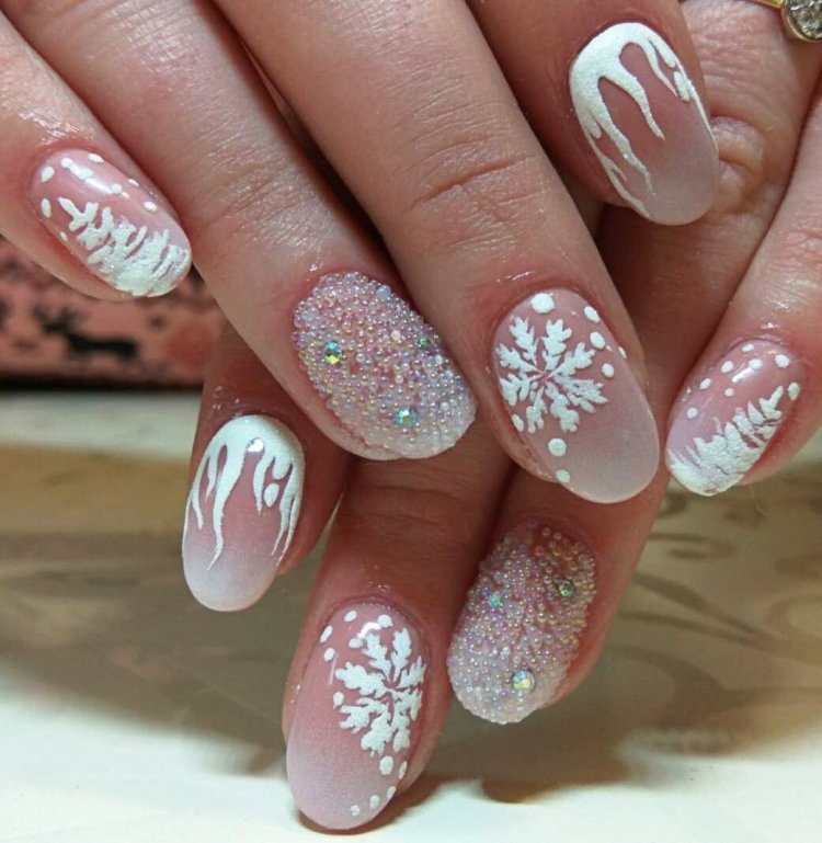 Новогодний дизайн ногтей