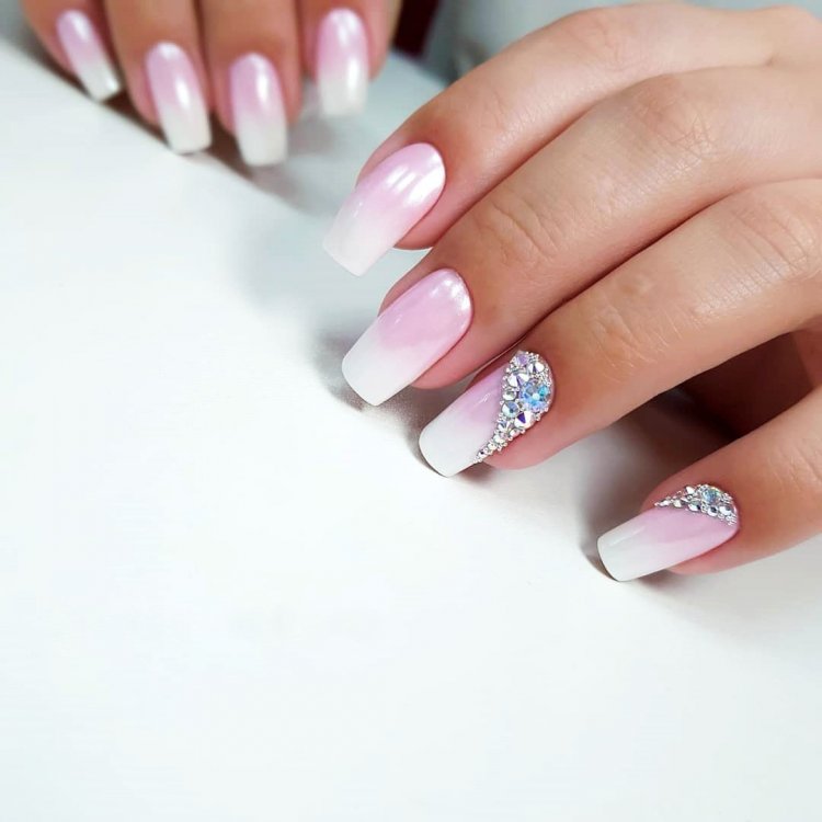 Красивий ніжний омнік манікюр