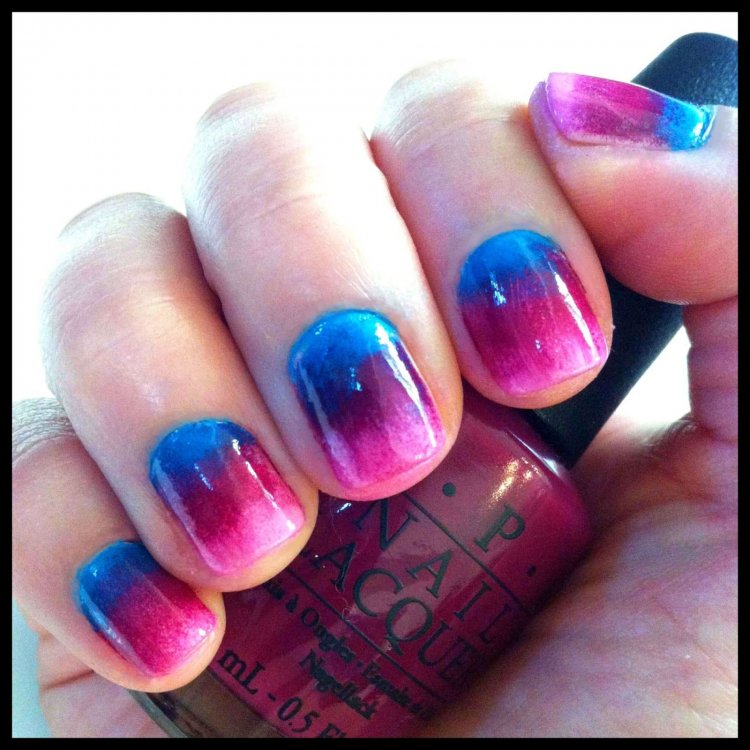 Омбре на нігтях губкою