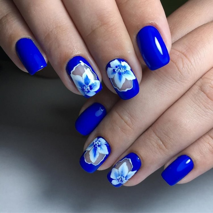 Маникюр синего цвета