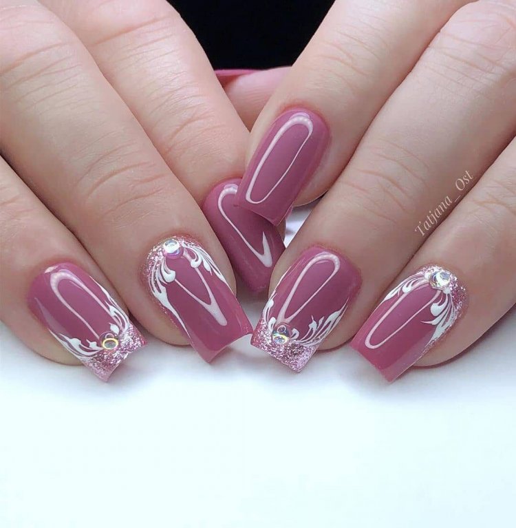 Лунный маникюр в стиле нюд