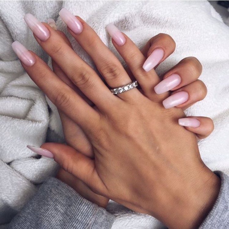 Акуратний манікюр на довгі нігті