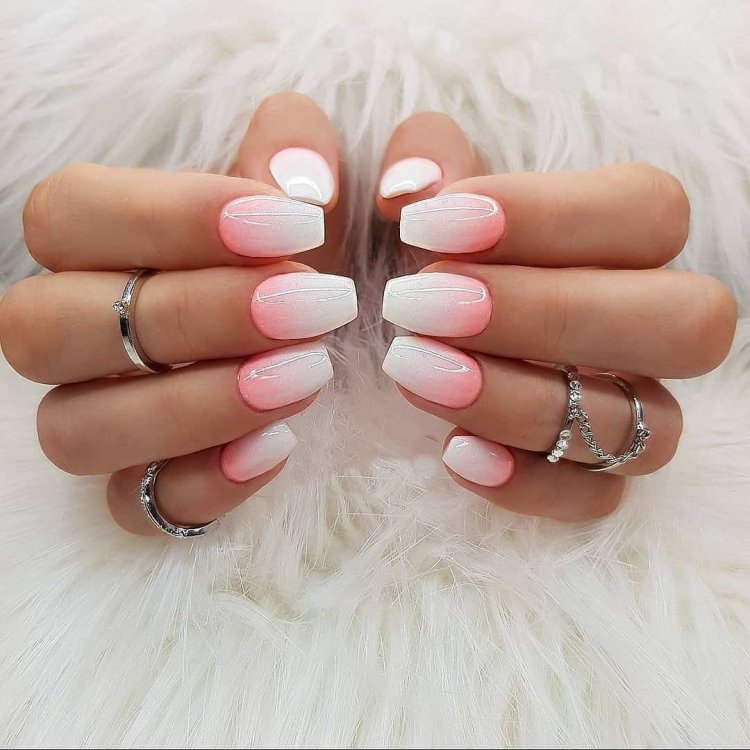Рожеві нігті з білим