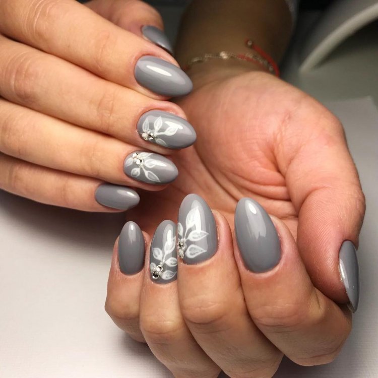 Маникюр графитовый цвет