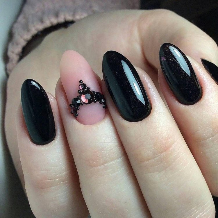 Черные ногти круглые
