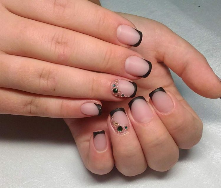 Манікюр на маленькі ноги