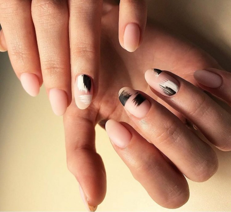 Необычный маникюр Минимализм